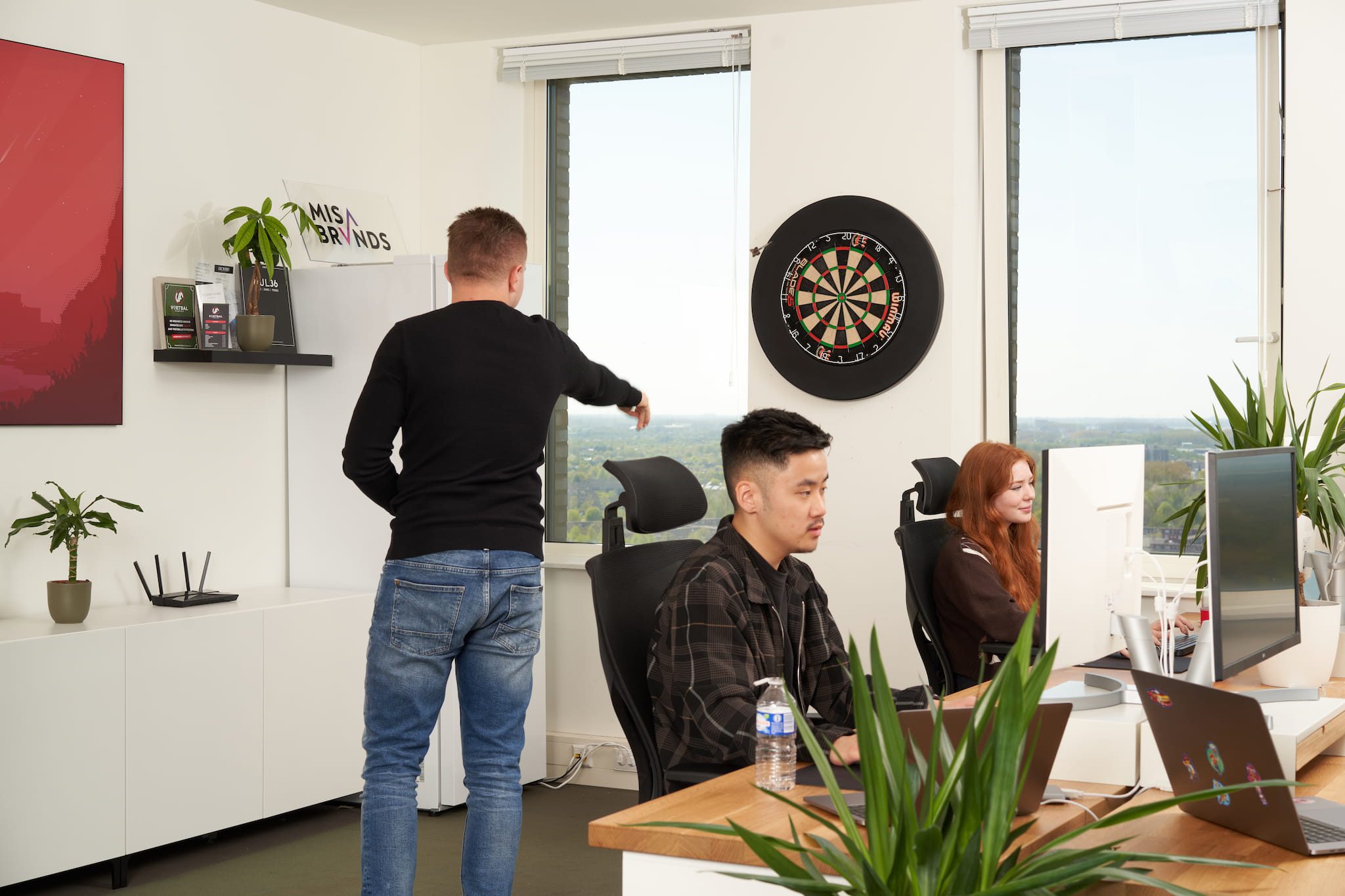 jointlyheroes kantoor darten (1)